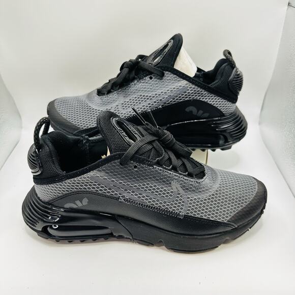 Size 4.5 (GS) - Nike Air Max 2090 Low Black Wolf Grey - CJ4066-001 (Women’s 6) - Picture 2 of 6